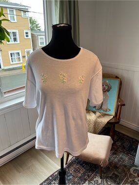 Women’s Vintage White Embroidered Floral Short Sleeve Top size L